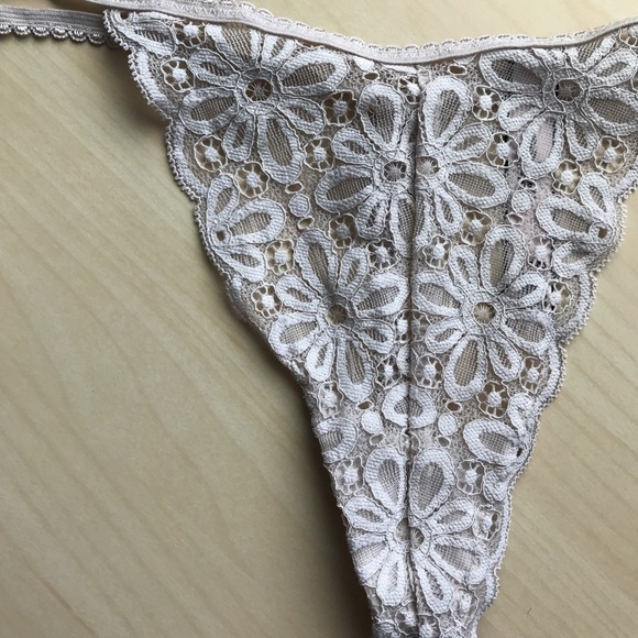 Victoria’s Secret beige lace v-string panties - Picture 4 of 4
